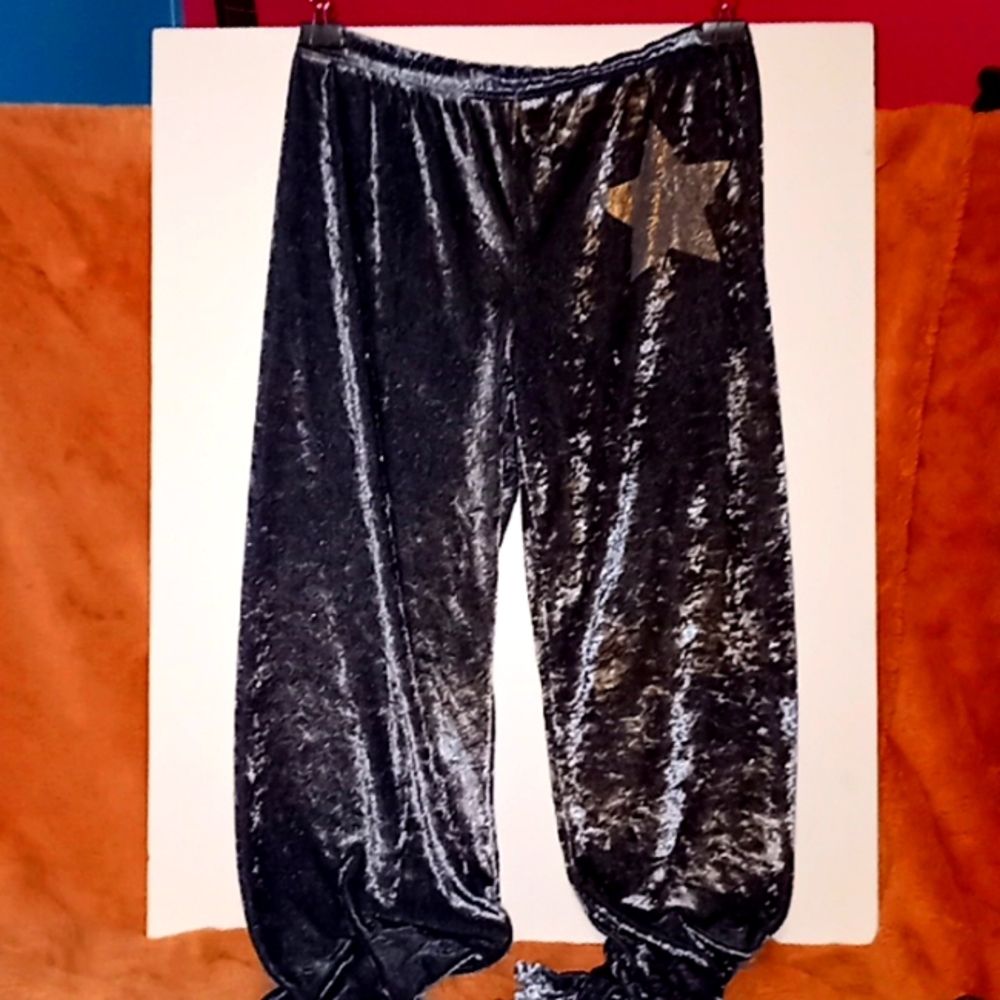 Dressy pants with a star on it